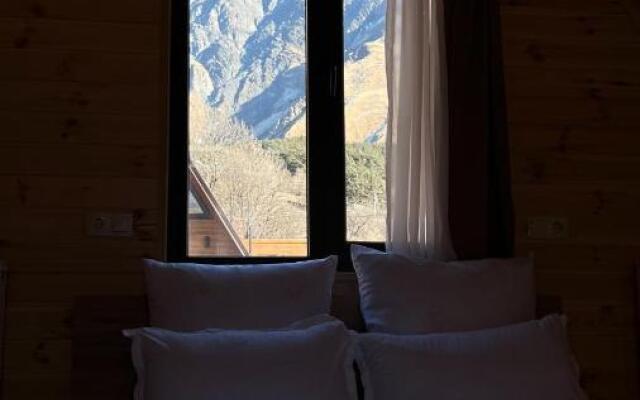 Gostevoy Dom Twin Cottages Kazbegi