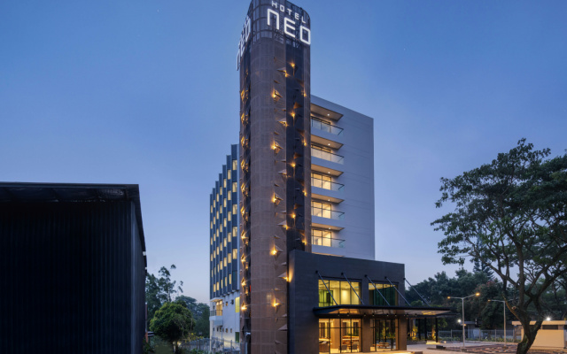 Отель Neo Kota Baru Parahyangan