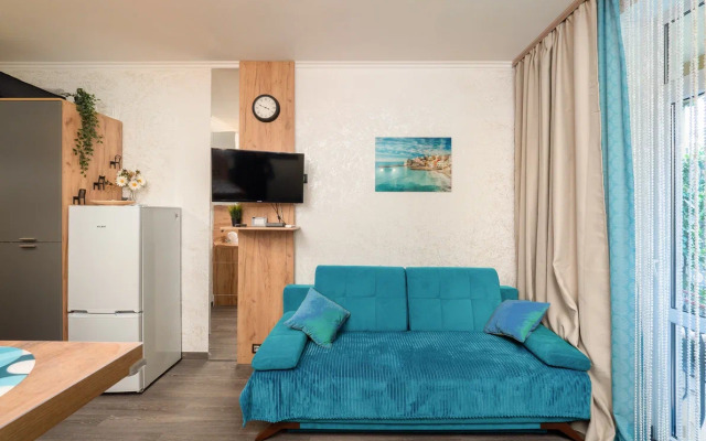 U Morya S Basseinom V ZhK Solnechnyij apt26 Apartment