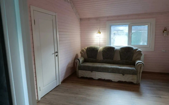 Uyutny Dom S Mangalnoy Zonoy Private house