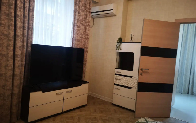 1-Komnatnaya Revolyutsii 4A Flat