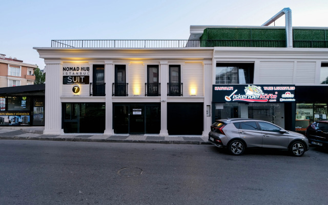 Отель Nomad Hub Istanbul Suit