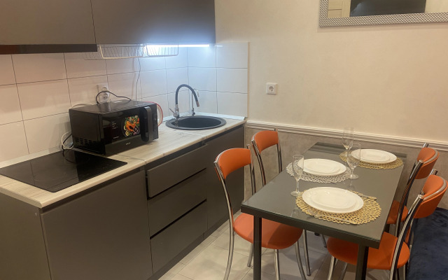 Shikarnaya Odnushka Ryadom s Meditsinskim Tsentrom Flat