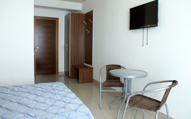 35 Meridian Mini-Hotel