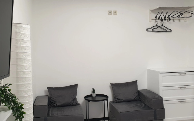 Malyshka Nika Flat