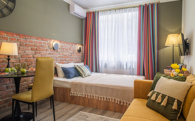 Kranc v starinnom stile vozle Ozera Apartments