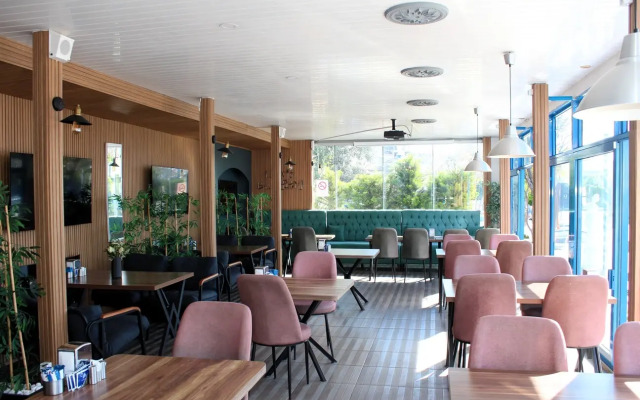 Mavi Restaurant & Apartments 1