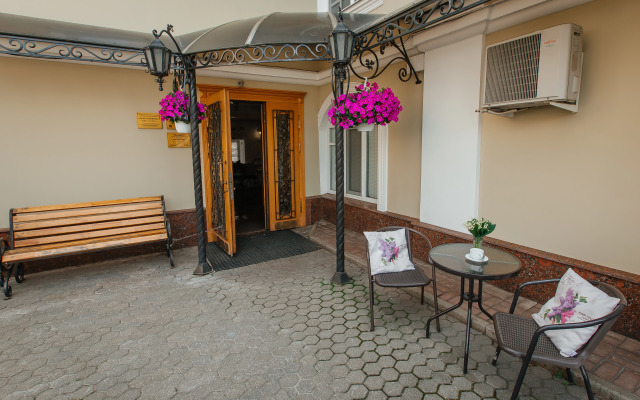 Kuptsov Dom Hotel