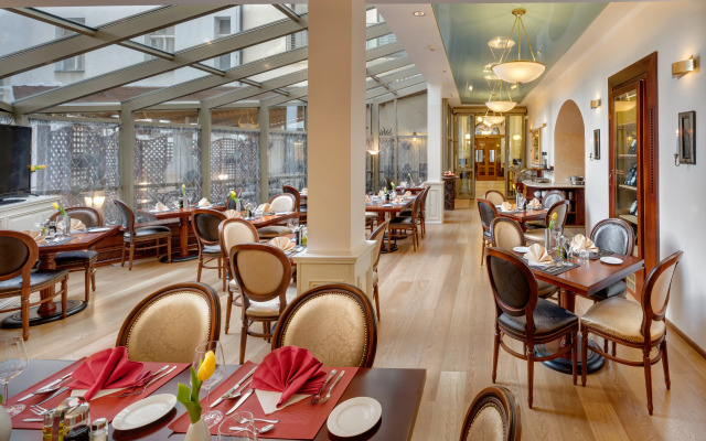 Boutique Seven Days Hotel