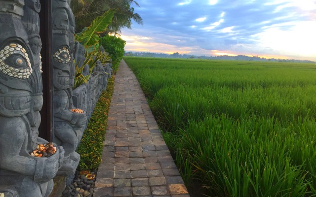 Absolute Beachfront Villa Laut