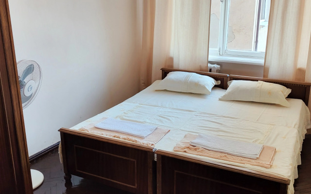 Solnechnaya v Tsentre Flat