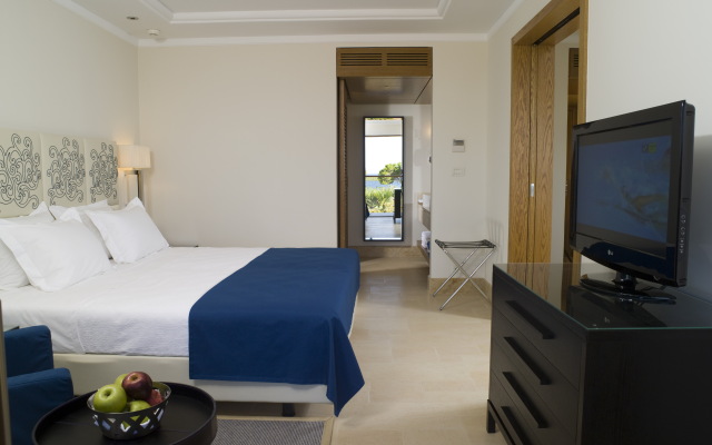 Kernos Beach Hotel