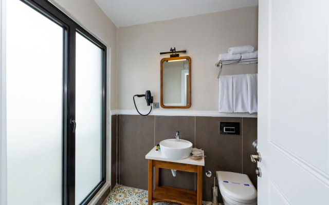 Nenessa Airport Hotel