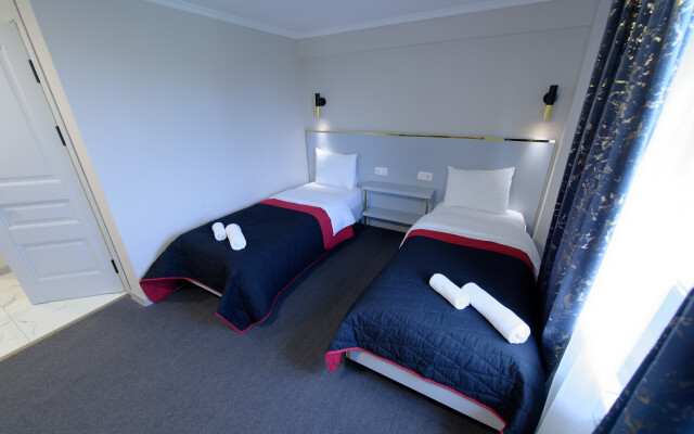 Отель Grand Aura