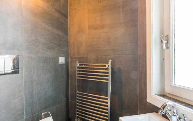 Jacuzzi across Bosphorus Apartments