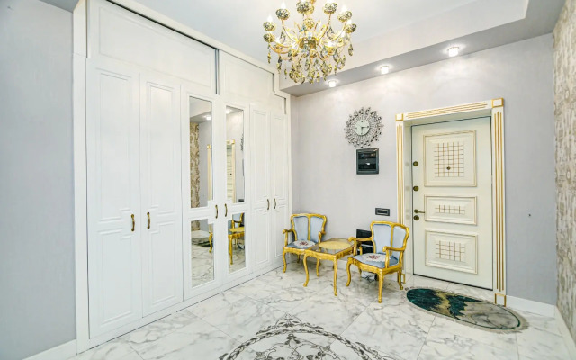 Luxury on Baku in Nizami street Flat