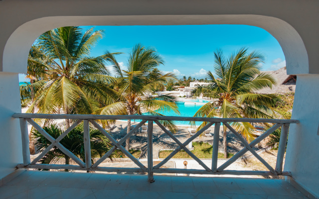 Twiga Beach Resort & Spa