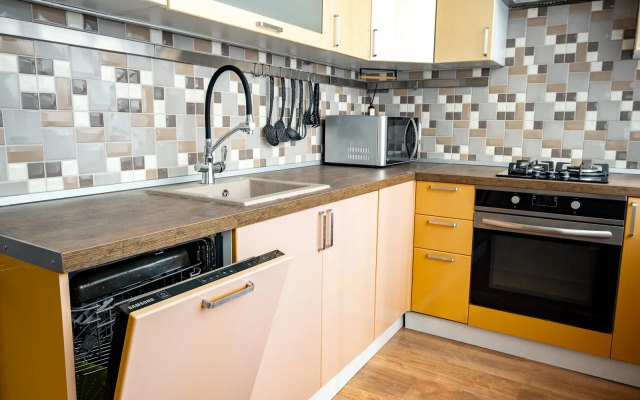 Dlya 4 gostey u metro Kupchino s konditsionerom Apartments
