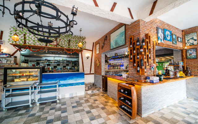 Suzanne Hotel & Restaurant