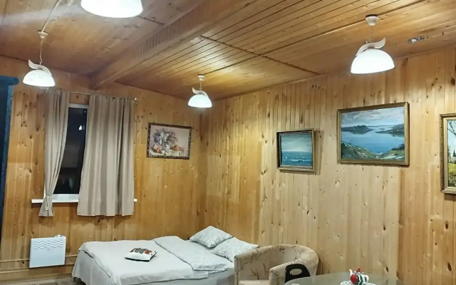 Uyutny Domik V Dvortsovom Sele Ostrov Guest House
