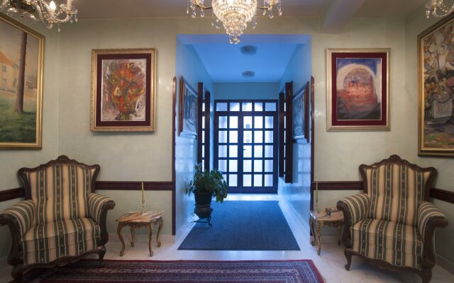 Отель Beatrix Lux Hotel