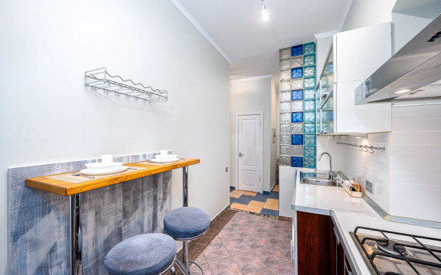 Апартаменты на Моисеенко 4