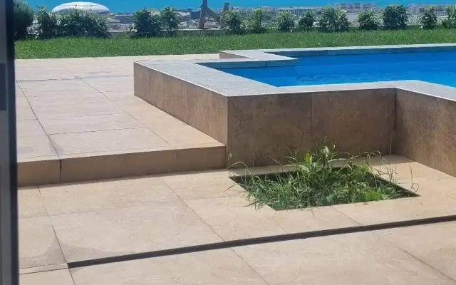 S Potryasayuschim Vidom Na More Flat