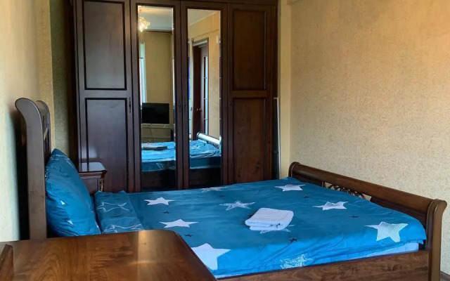 Dvukhkomnatnaya Vozle Respublikanskoy Bolnitsy Flat