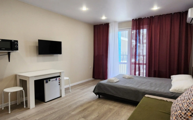 Prostornaya Studiya S Balkonom Flat