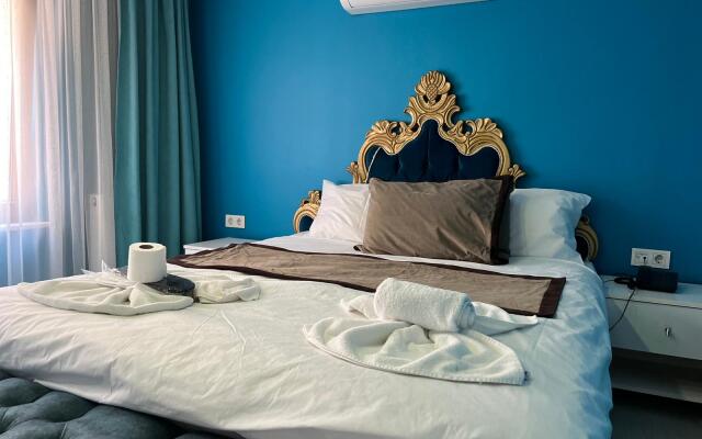 Отель Moon Blue