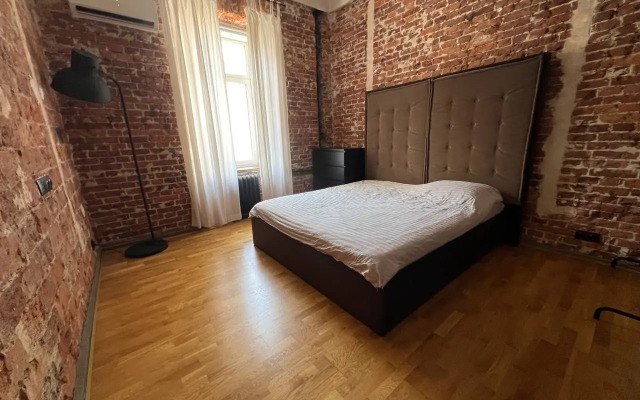 3-kh komnatnye apartamenty v stile loft v samom tsentre Apartments