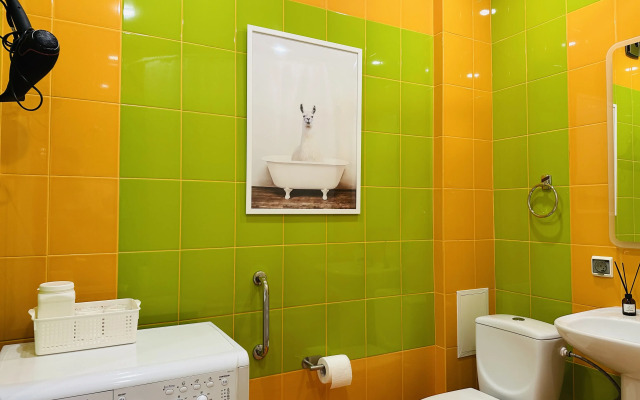 Orange Rimskaya Flat