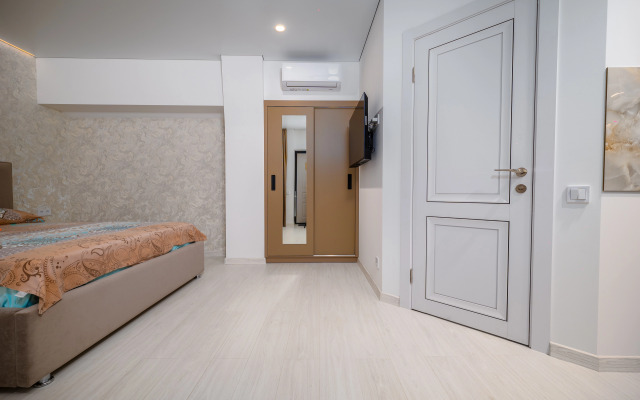 V Tsentre Yalty Apartments