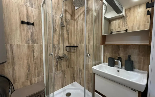 Kvartira Jennifer Apartment. Stil'naa atmosfernaa radom s morem i parkom