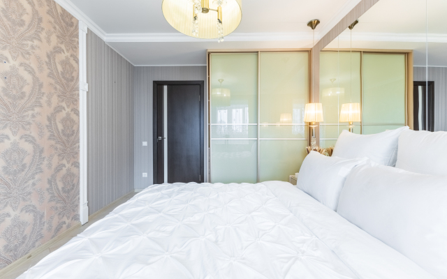 Апартаменты трехкомнатные на Меридианной