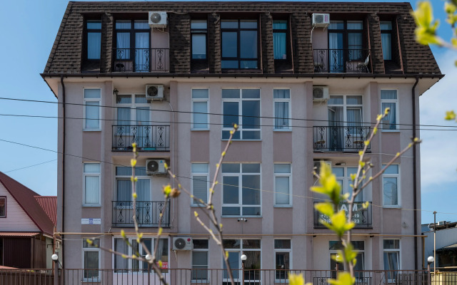 Red Leskova Tugela Apartments