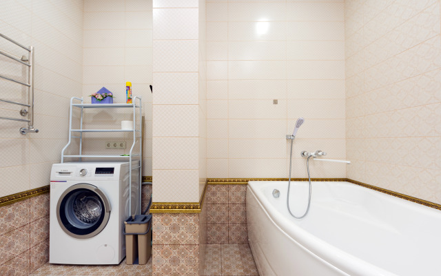 Sutkiru Ryadom S Viktoriey Flat
