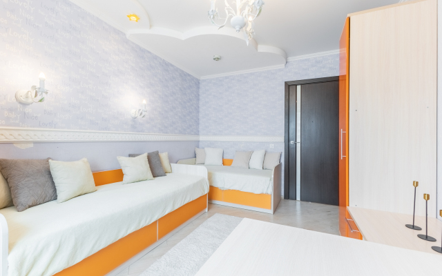 Апартаменты трехкомнатные на Меридианной