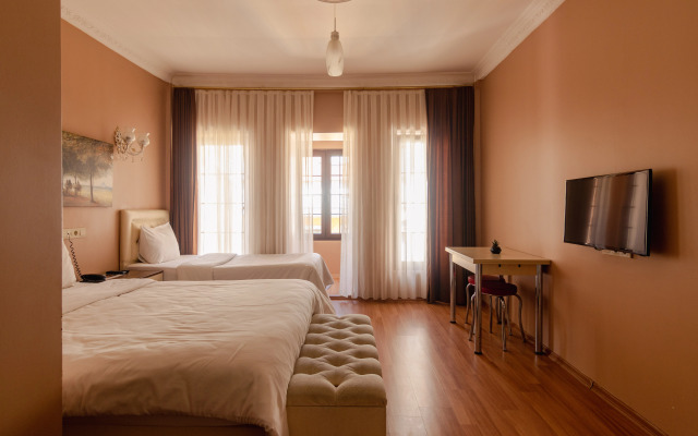 Zendy Suite Apart-Hotel