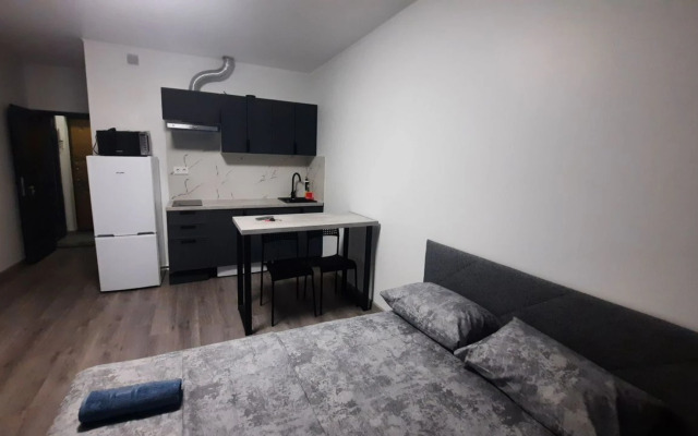 Квартира cтудия в новoм домe c новым ремонтoм