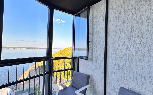 Na Naberezhnoj Flat