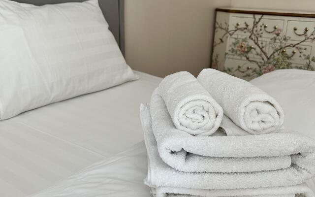 Квартира Piter Apatrments у Эрмитажа (2 спальни, парковка, кондиционер)