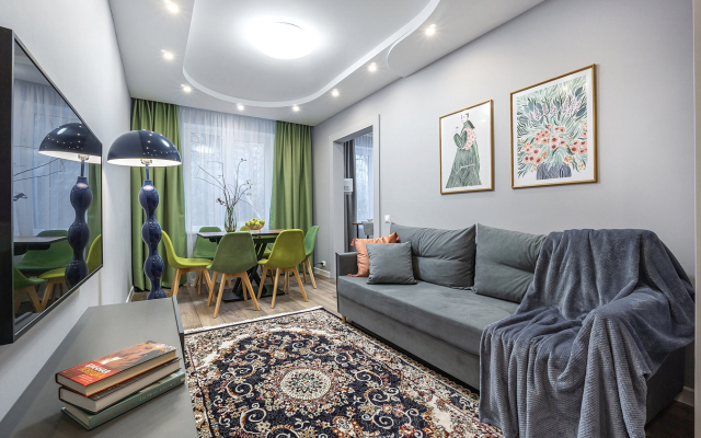 Квартира трехкомнатная Queenstay Остров мечты на Коломенской