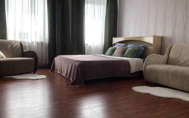 V Tsentre, Na Gagarina Flat