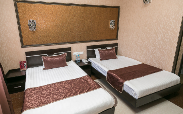 Golden House Отель