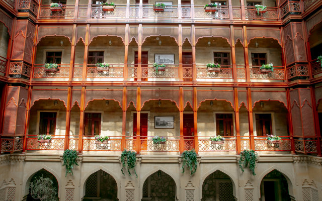 Shah Palace Luxury Museum Hotel