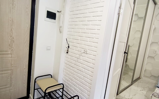S 2 Spalnyami Ryadom s Podyemnikom Flat