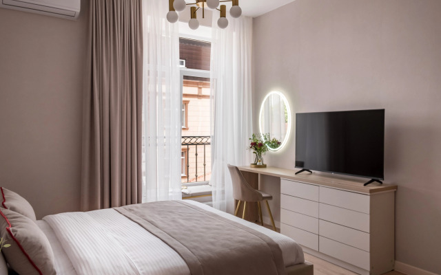 V Samom Tsentre Flat