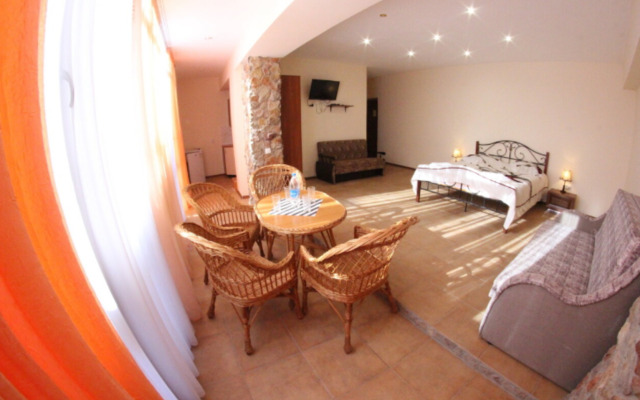 V Gostevom Dome ochag Living quarters