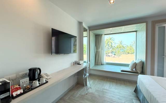 Отель The Bloc Hotel Phuket